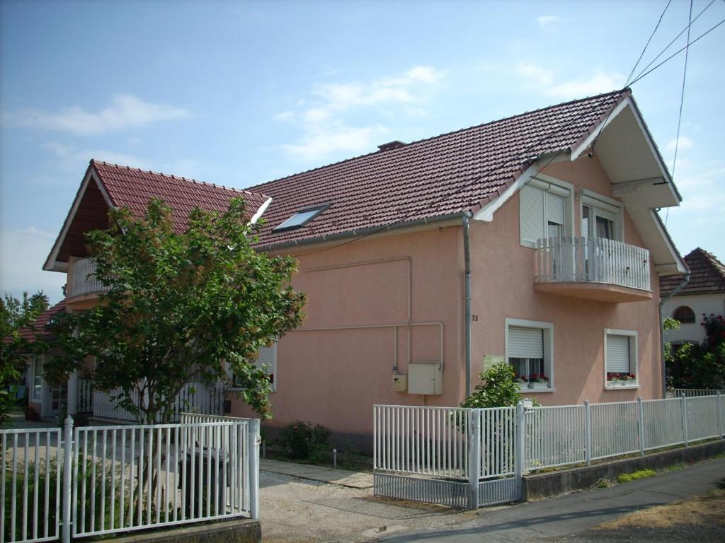 Bundics Vendeghazak Bed and Breakfast Lenti Rum bild