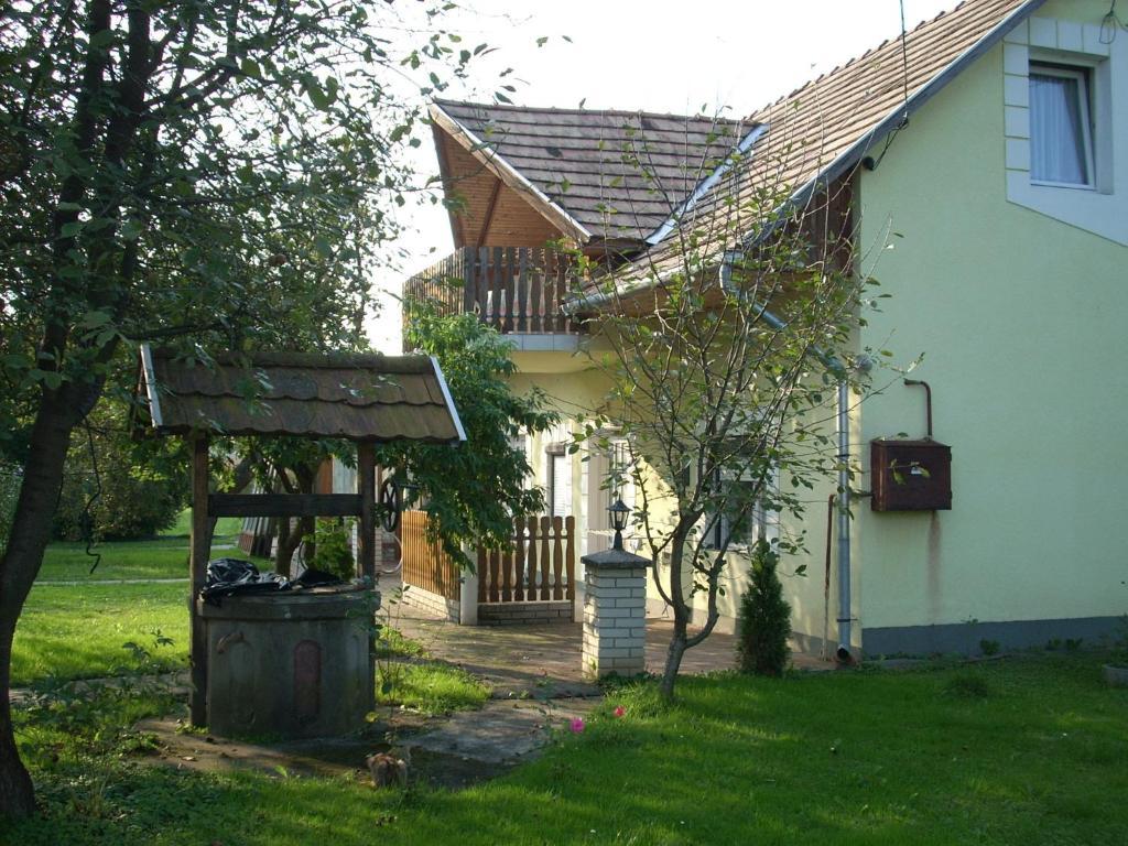 Bundics Vendeghazak Bed and Breakfast Lenti Rum bild