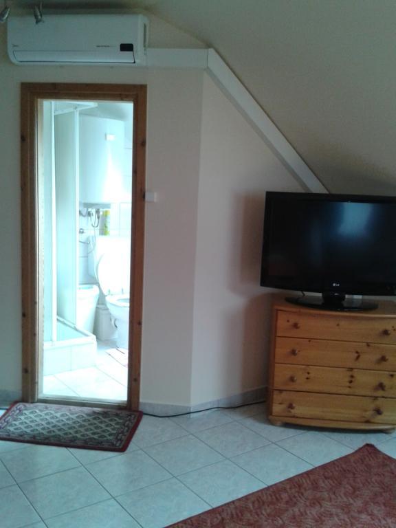 Bundics Vendeghazak Bed and Breakfast Lenti Rum bild